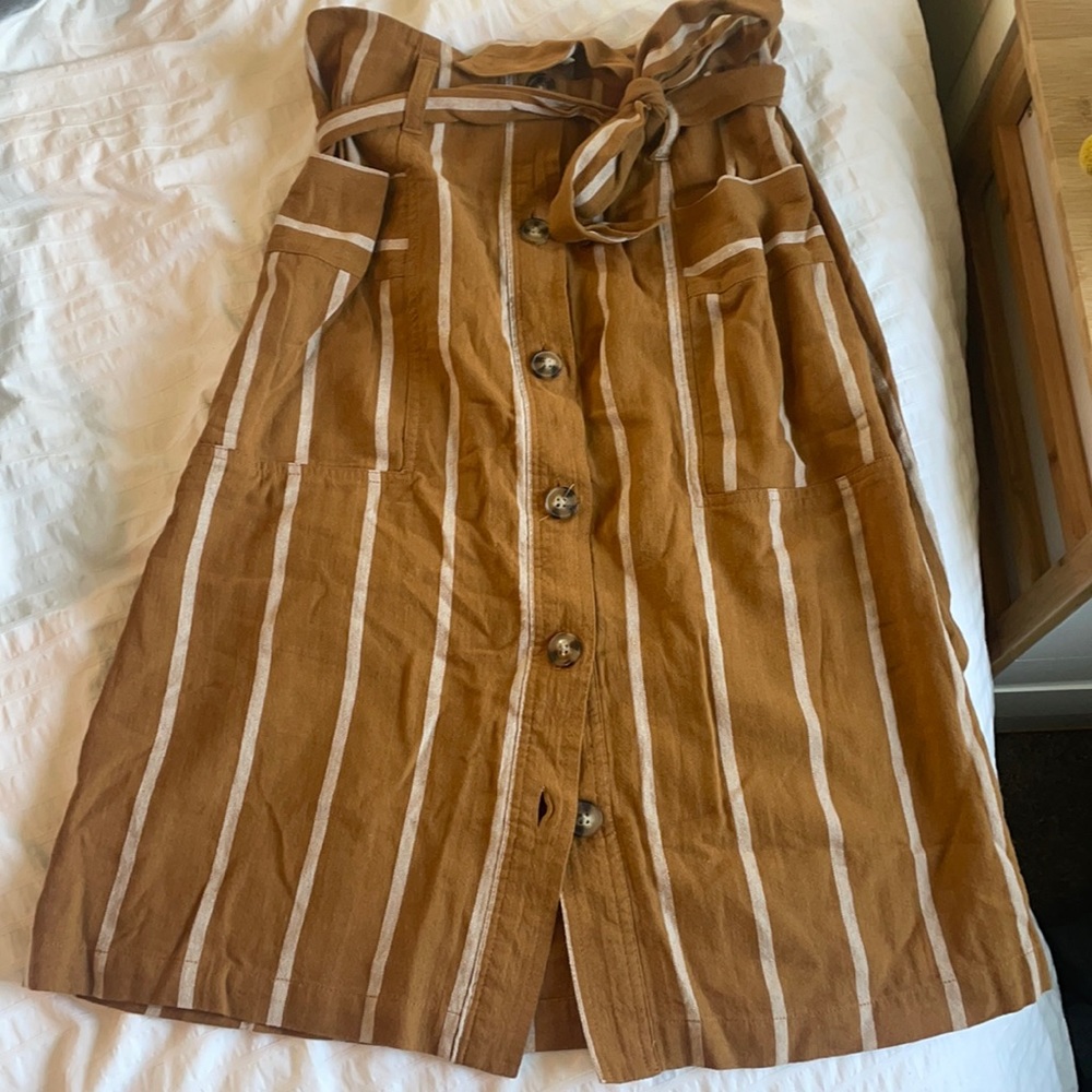 Striped and buttoned long summer skirt